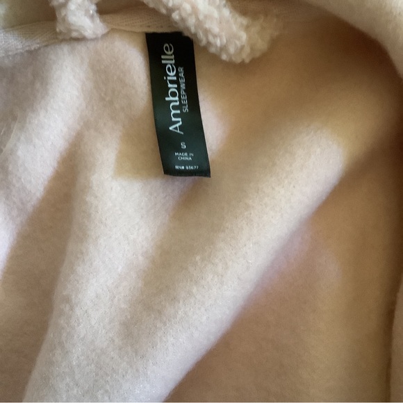 Ambrielle Sleepwear Robe Sz Small Women Soft Pink With Hood - Picture 11 of 11